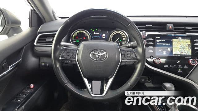 Toyota Camry 2018 — Photo 1/20
