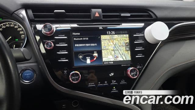 Toyota Camry 2018 — Photo 18/20