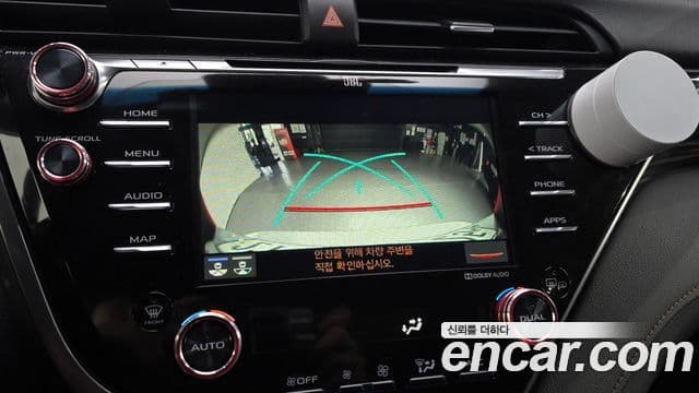 Toyota Camry 2018 — Photo 8/20