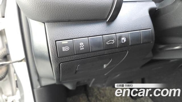 Toyota Camry 2018 — Photo 6/20