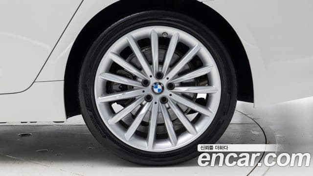 BMW 5 Series 2023 — ფოტო 4/20