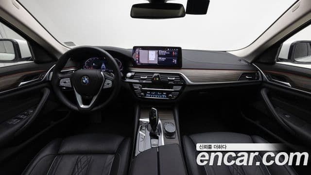 BMW 5 Series 2023 — ფოტო 6/20