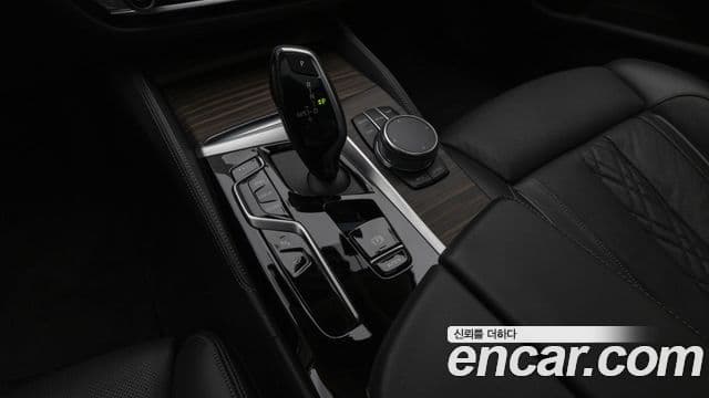 BMW 5 Series 2023 — ფოტო 8/20