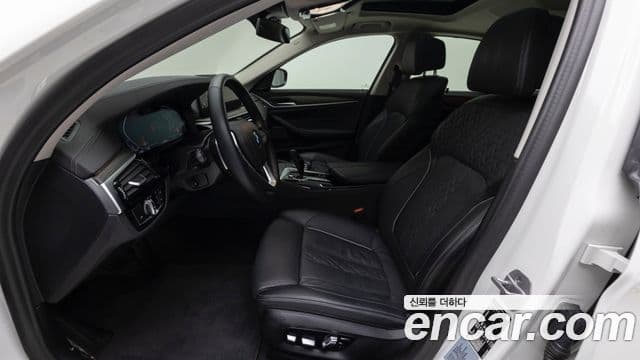 BMW 5 Series 2023 — ფოტო 9/20
