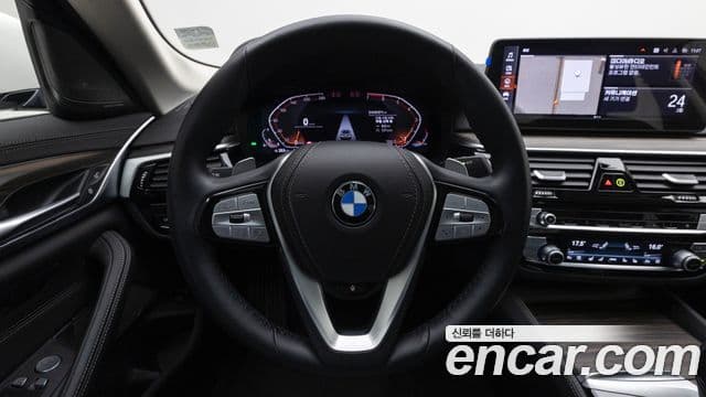 BMW 5 Series 2023 — ფოტო 14/20