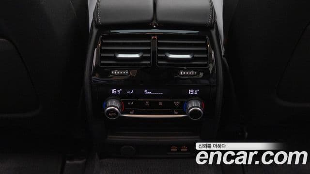 BMW 5 Series 2023 — ფოტო 18/20