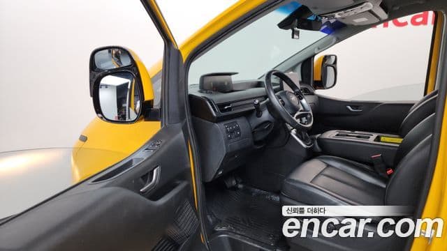 Hyundai Staria 2022 — ფოტო 10/20