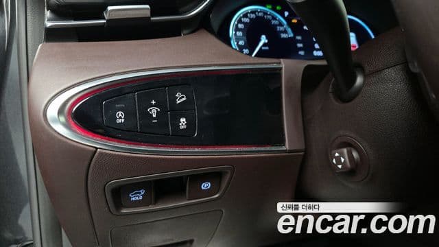 Genesis GV70 2021 — Photo 19/20