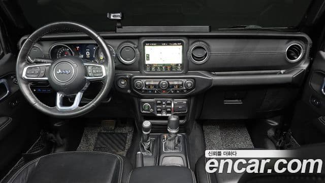 Jeep Wrangler 2021 — Photo 19/20