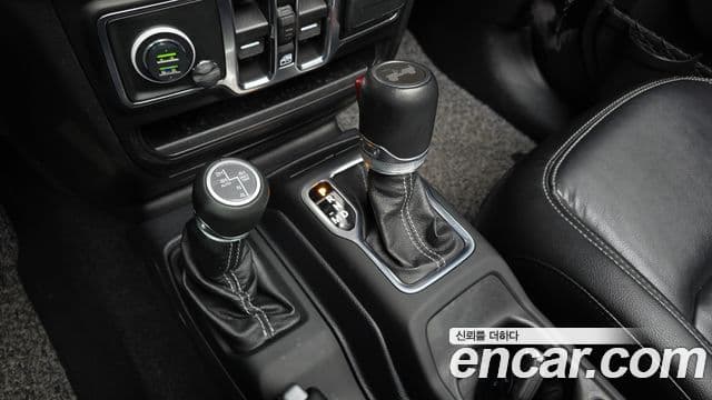 Jeep Wrangler 2021 — Photo 18/20