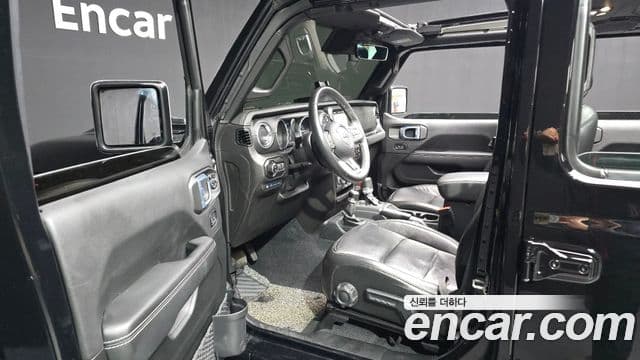 Jeep Wrangler 2021 — Photo 10/20
