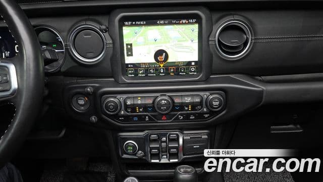 Jeep Wrangler 2021 — Photo 8/20