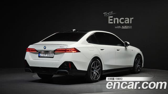 BMW 5 Series 2024 — Şəkil 2/20