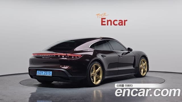 Porsche Taycan 2021 — ფოტო 17/20