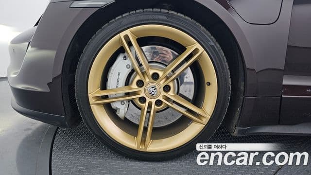Porsche Taycan 2021 — ფოტო 4/20