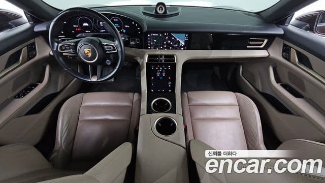 Porsche Taycan 2021 — ფოტო 10/20