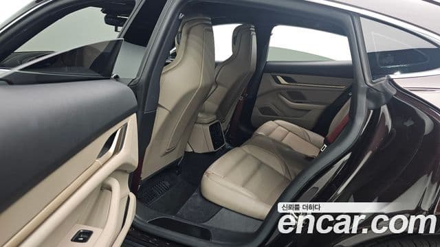 Porsche Taycan 2021 — ფოტო 3/20
