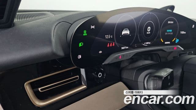 Porsche Taycan 2021 — ფოტო 15/20