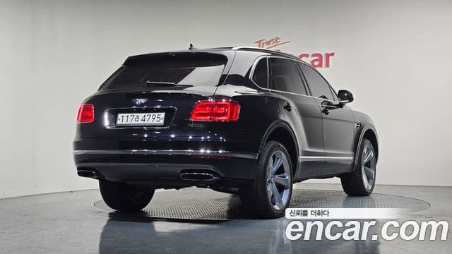 Bentley Bentayga 2018 — Photo 8/20