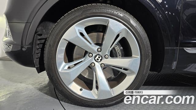 Bentley Bentayga 2018 — Photo 18/20
