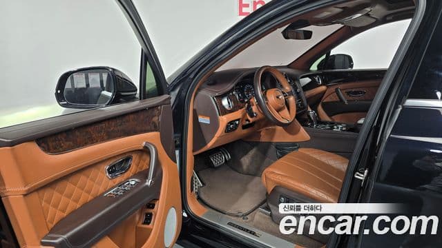 Bentley Bentayga 2018 — Photo 11/20