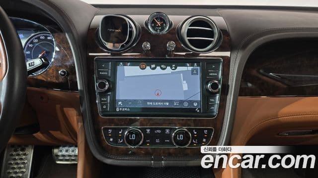 Bentley Bentayga 2018 — Photo 4/20