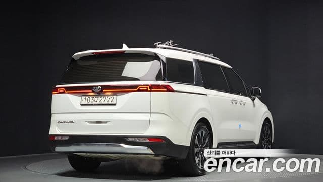 Kia Carnival 2020 — ფოტო 2/20