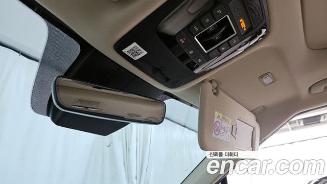Kia Carnival 2020 — ფოტო 17/20