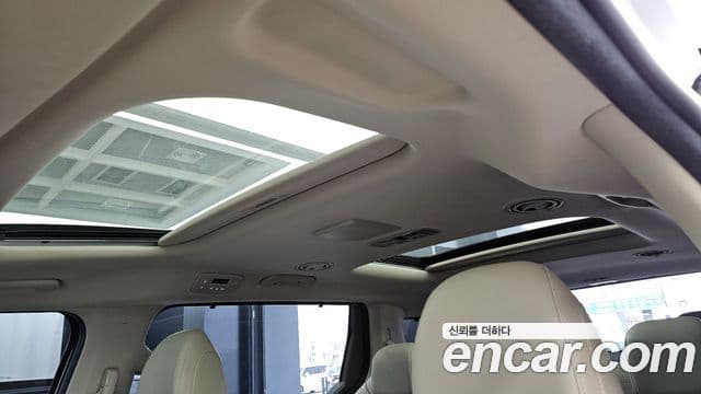 Kia Carnival 2020 — ფოტო 18/20