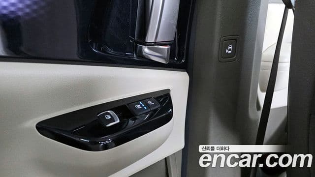 Kia Carnival 2020 — ფოტო 19/20