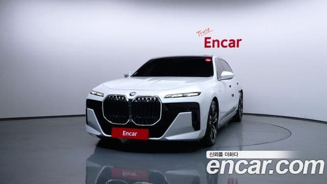 BMW 7 Series 2023 — Photo 8/20