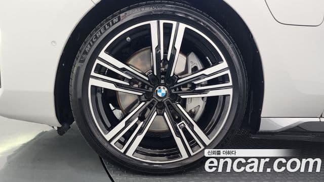 BMW 7 Series 2023 — Photo 11/20
