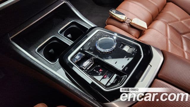 BMW 7 Series 2023 — Photo 19/20
