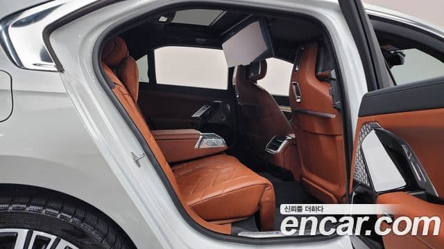 BMW 7 Series 2023 — Photo 18/20