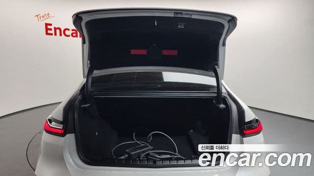 BMW 7 Series 2023 — Photo 2/20