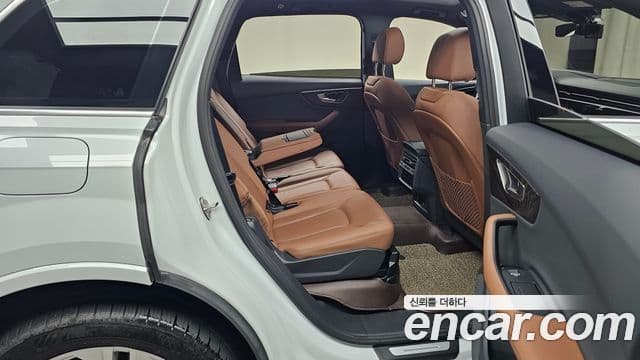 Audi Q7 2021 — Şəkil 12/20