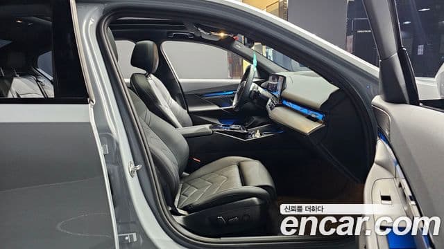 BMW 5 Series 2025 — ფოტო 10/20