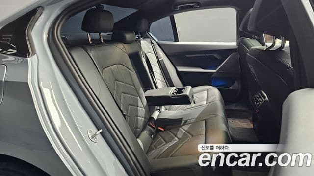 BMW 5 Series 2025 — ფოტო 12/20