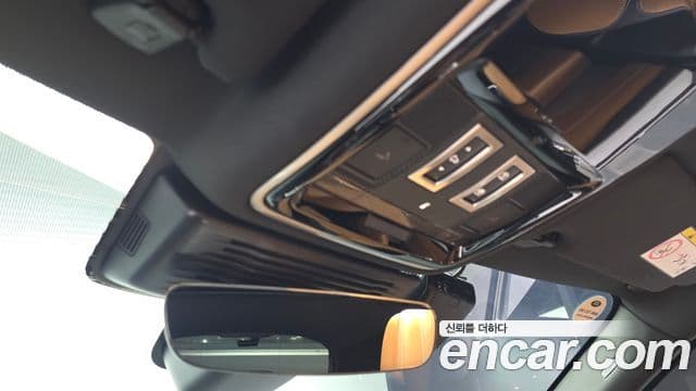 Land Rover Range Rover Velar 2022 — ფოტო 17/20