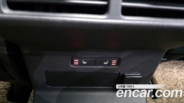Land Rover Range Rover Velar 2022 — ფოტო 19/20