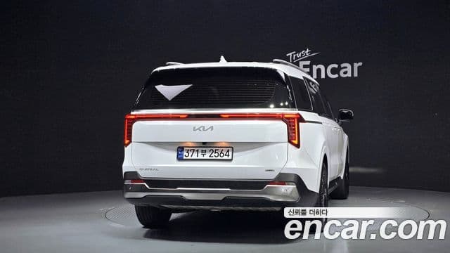 Kia Carnival 2024 — ფოტო 8/20