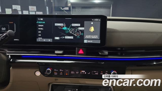 Kia Carnival 2024 — ფოტო 19/20