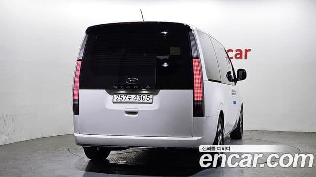 Hyundai Staria 2022 — ფოტო 4/20