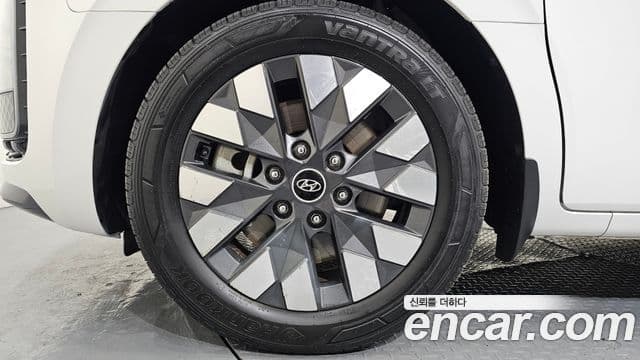 Hyundai Staria 2022 — ფოტო 5/20