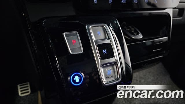 Hyundai Staria 2022 — ფოტო 9/20