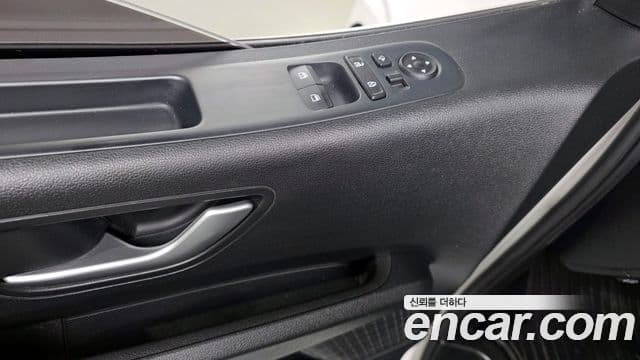 Hyundai Staria 2023 — Фото 18/20