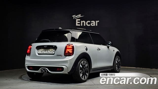 Mini Cooper S 2019 — ფოტო 2/20