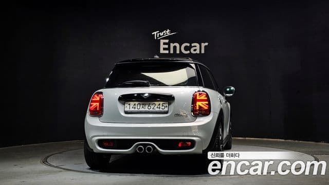Mini Cooper S 2019 — ფოტო 4/20