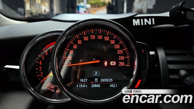 Mini Cooper S 2019 — ფოტო 8/20