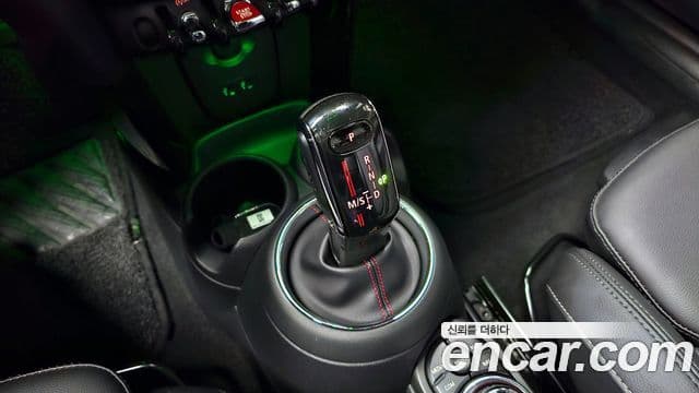 Mini Cooper S 2019 — ფოტო 9/20